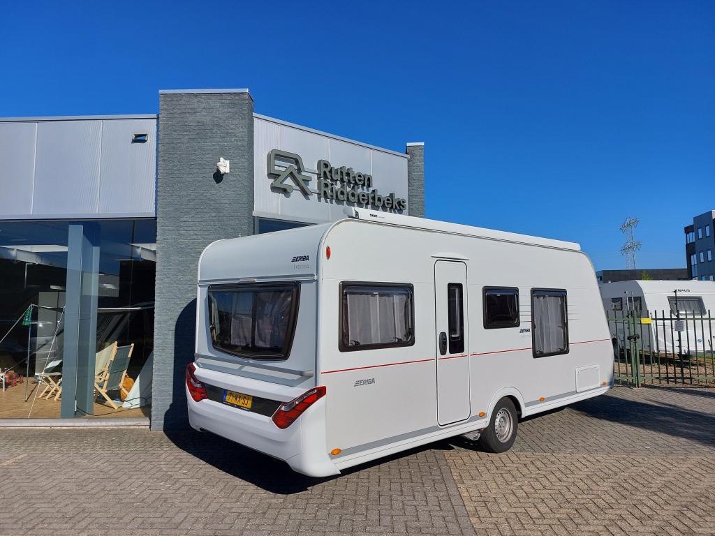 Eriba Living 470 (Queensbed), Caravans en Kamperen, Caravans, Standaardzit, Bedrijf, Schokbreker, 6 tot 7 meter