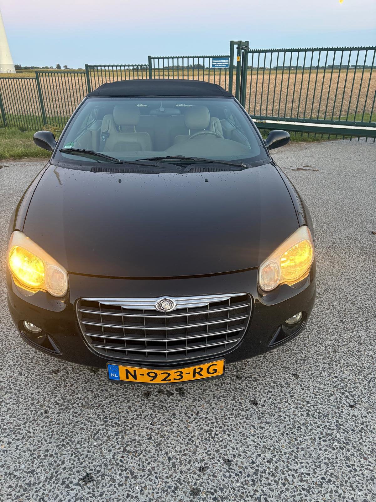 Chrysler Sebring Cabriolet 2005 | 149.800 km, Voorwielaandrijving, 450 kg, Beige, Cabriolet