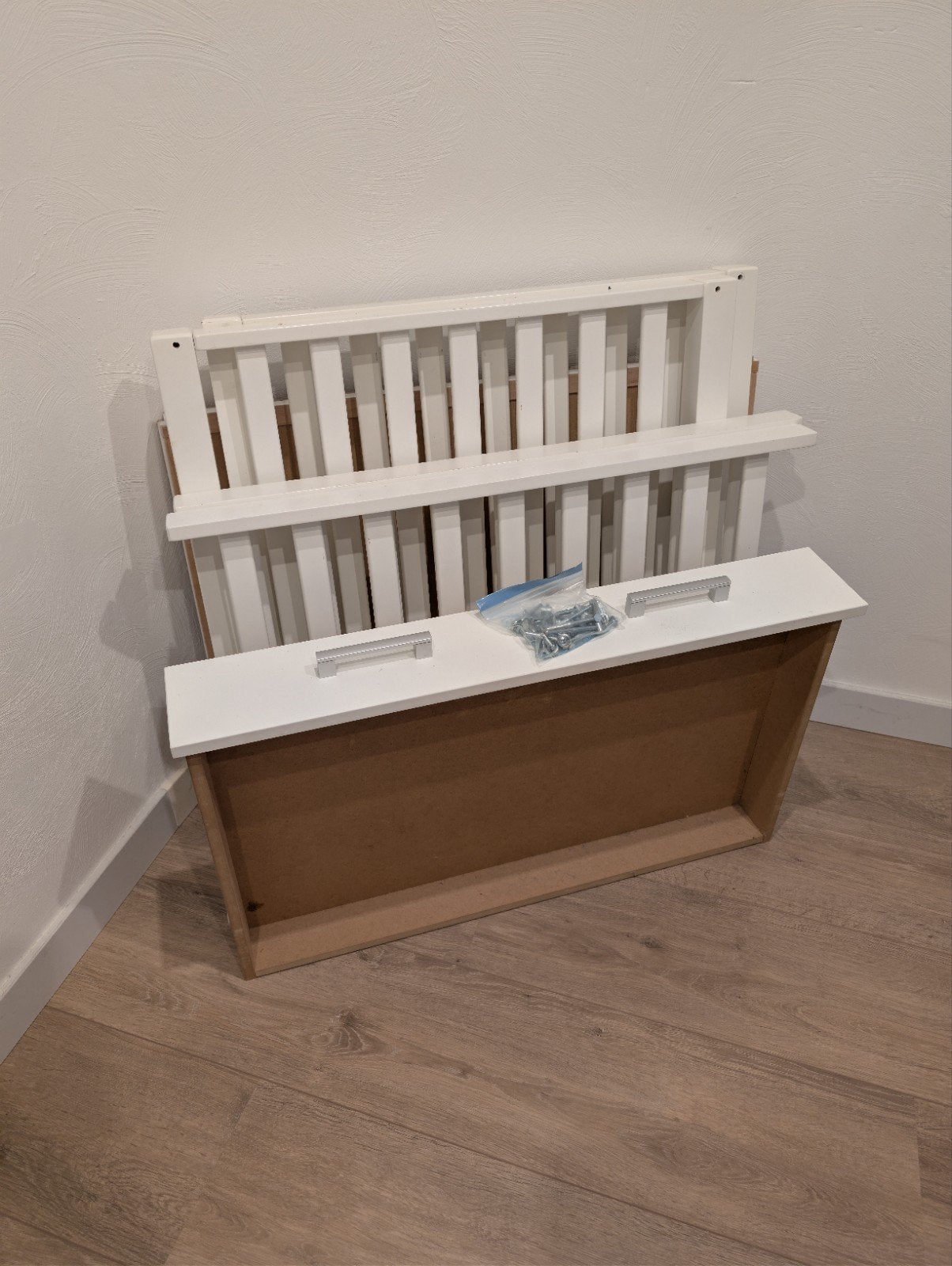 Witte houten babybox / box – compleet met bevestigingsmateri, Kinderen en Baby's, Ophalen, Gebruikt