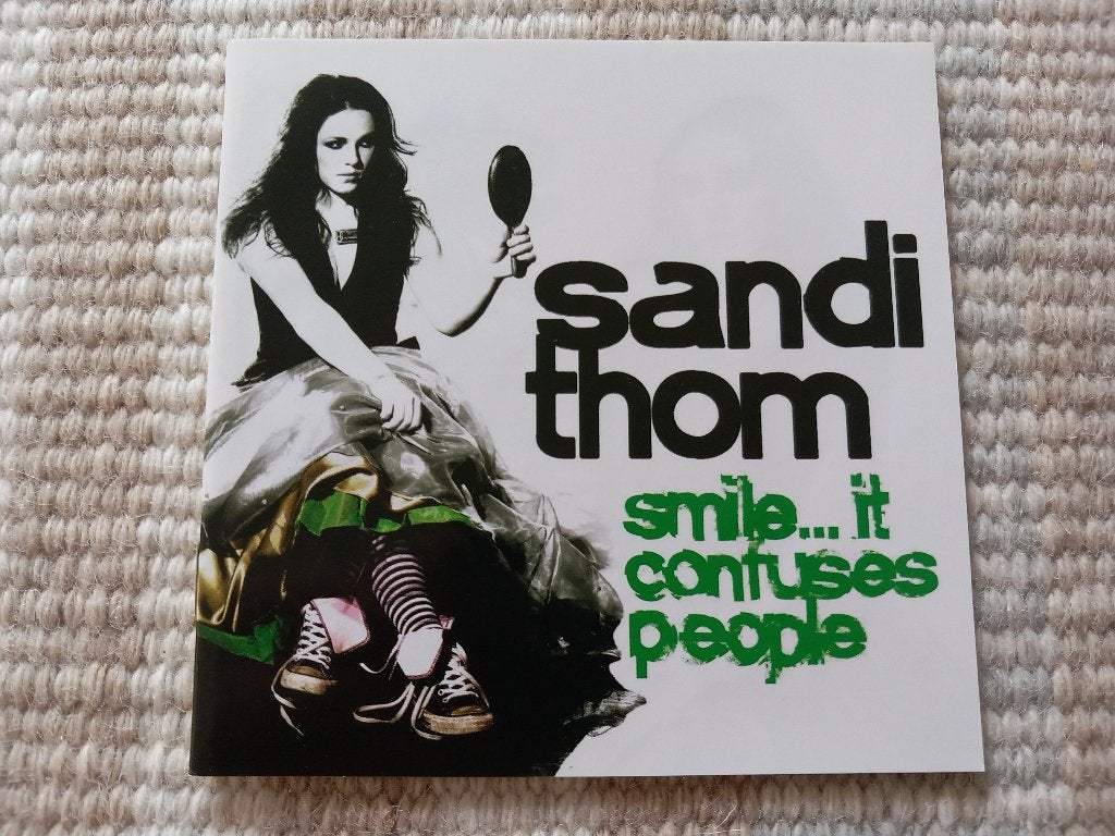CD Sandi Thom - Smile ... it confuses people (2006), Ophalen of Verzenden, Zo goed als nieuw