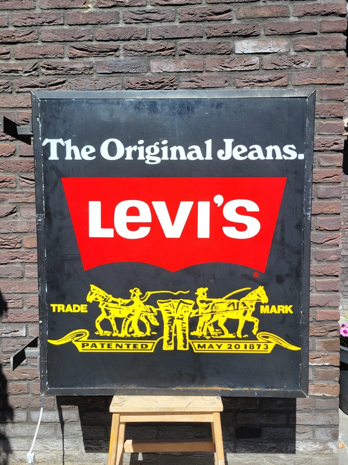 Grote dubbelzijdige lichtreclame / lichtbak van Levi's, Gebruikt, Lichtbak of (neon) lamp, Onbekend, Ophalen of Verzenden