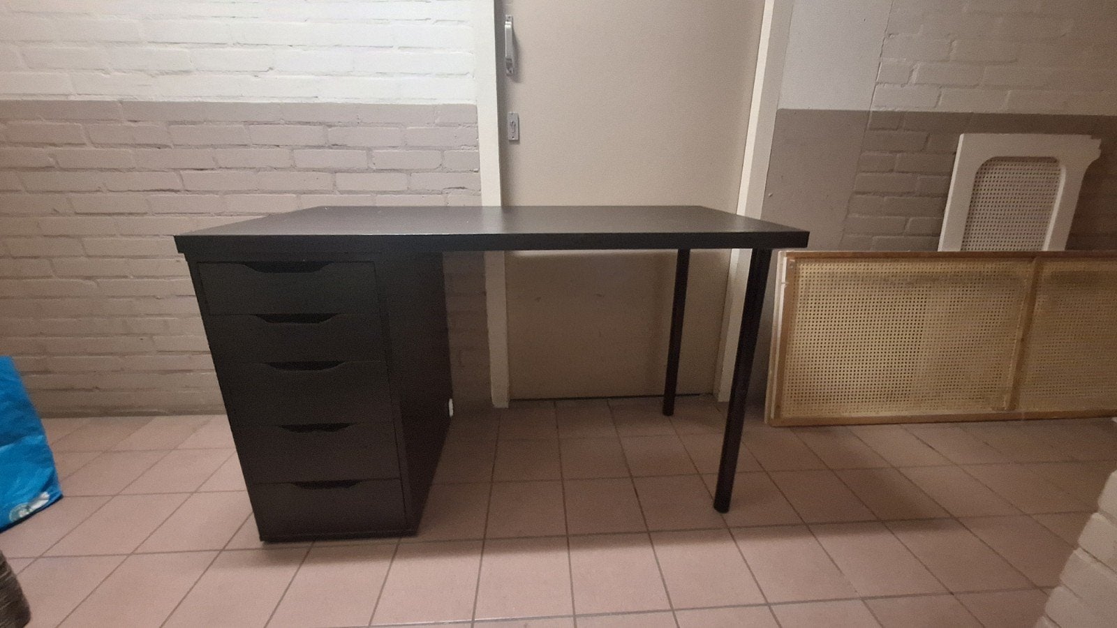 IKEA Bureau met ladeblok - Donkerbruin/Zwart, Huis en Inrichting, Bureaus, Ophalen, Gebruikt, Spaanplaat of MDF, IKEA