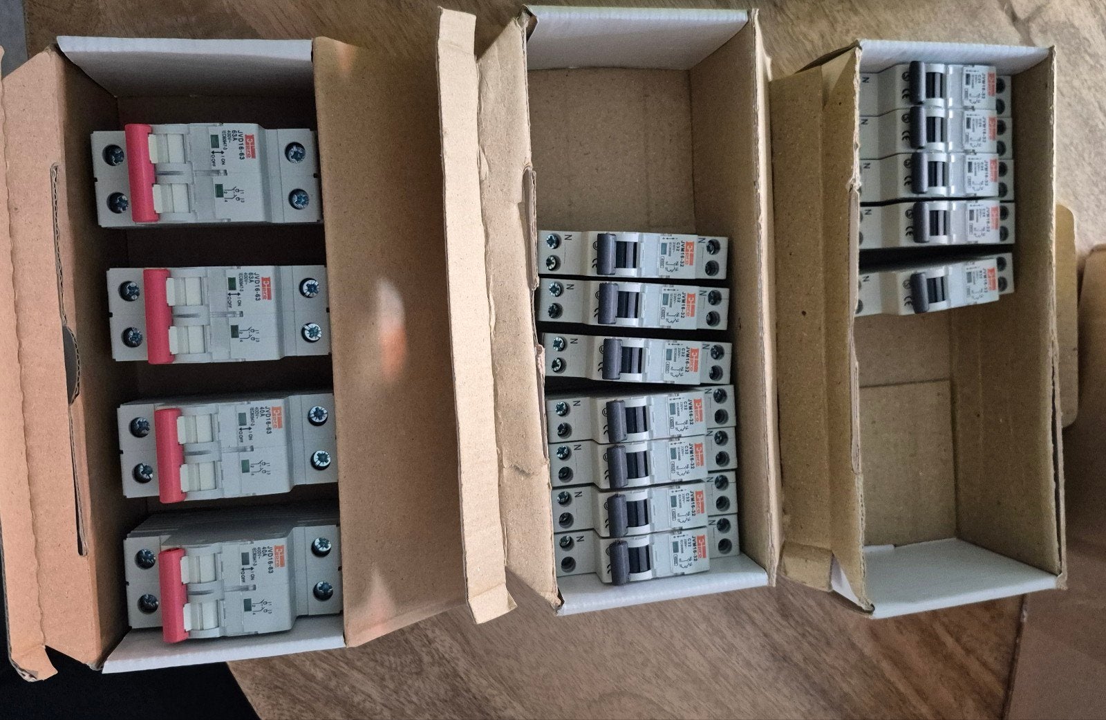 E-pro Installatieautomaten en Isolatoren (diverse types), Doe-het-zelf en Verbouw, Elektra en Kabels, Ophalen, Nieuw, Overige merken