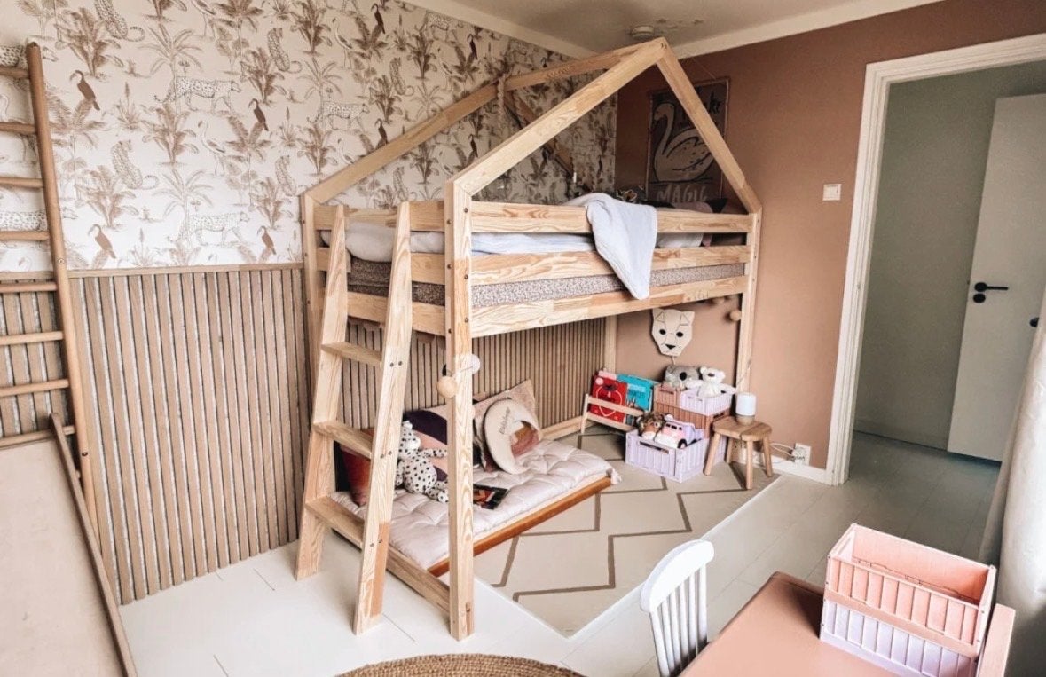 Zo goed als nieuw huisbed/half hoogslaper LOFTY - Petit Puk, Kinderen en Baby's, Kinderkamer | Bedden, Ophalen of Verzenden, Hoogslaper of Stapelbed