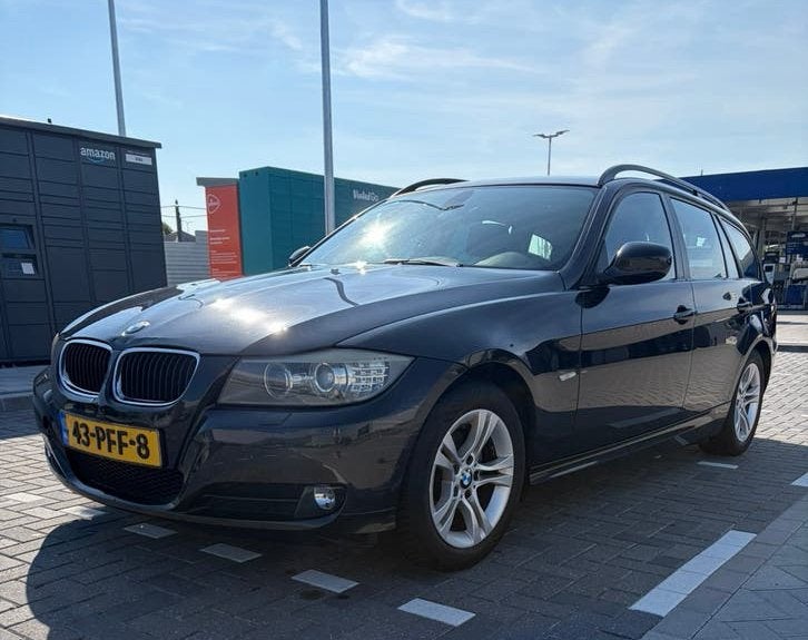 BMW 3-Serie 2.0 318 I Touring 2011 Zwart, Achterwielaandrijving, Zwart, Origineel Nederlands, Handgeschakeld