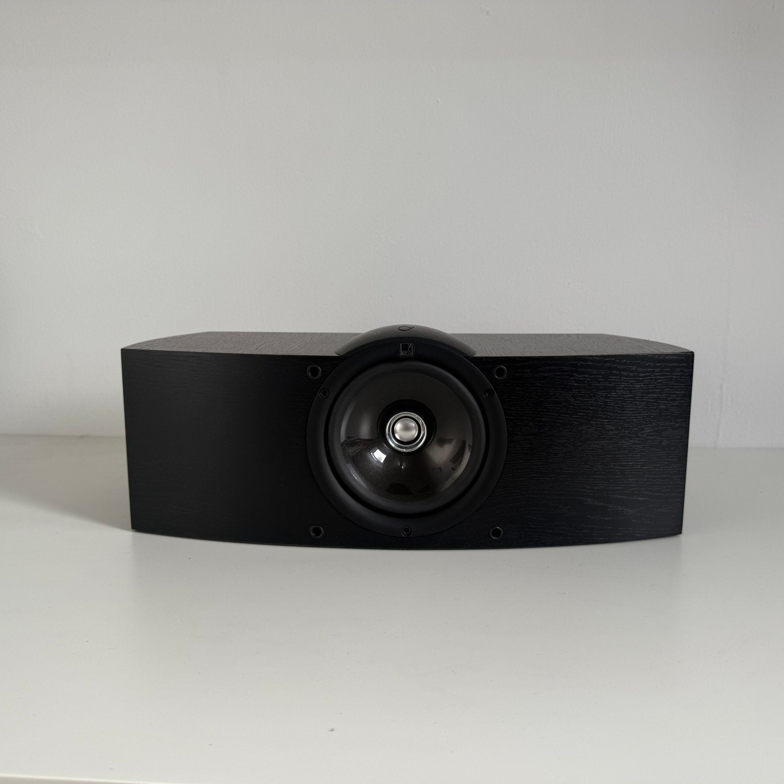 KEF Q6C – Center speaker | Krachtig en helder geluid, Ophalen of Verzenden, 60 tot 120 watt, Center speaker, Overige merken