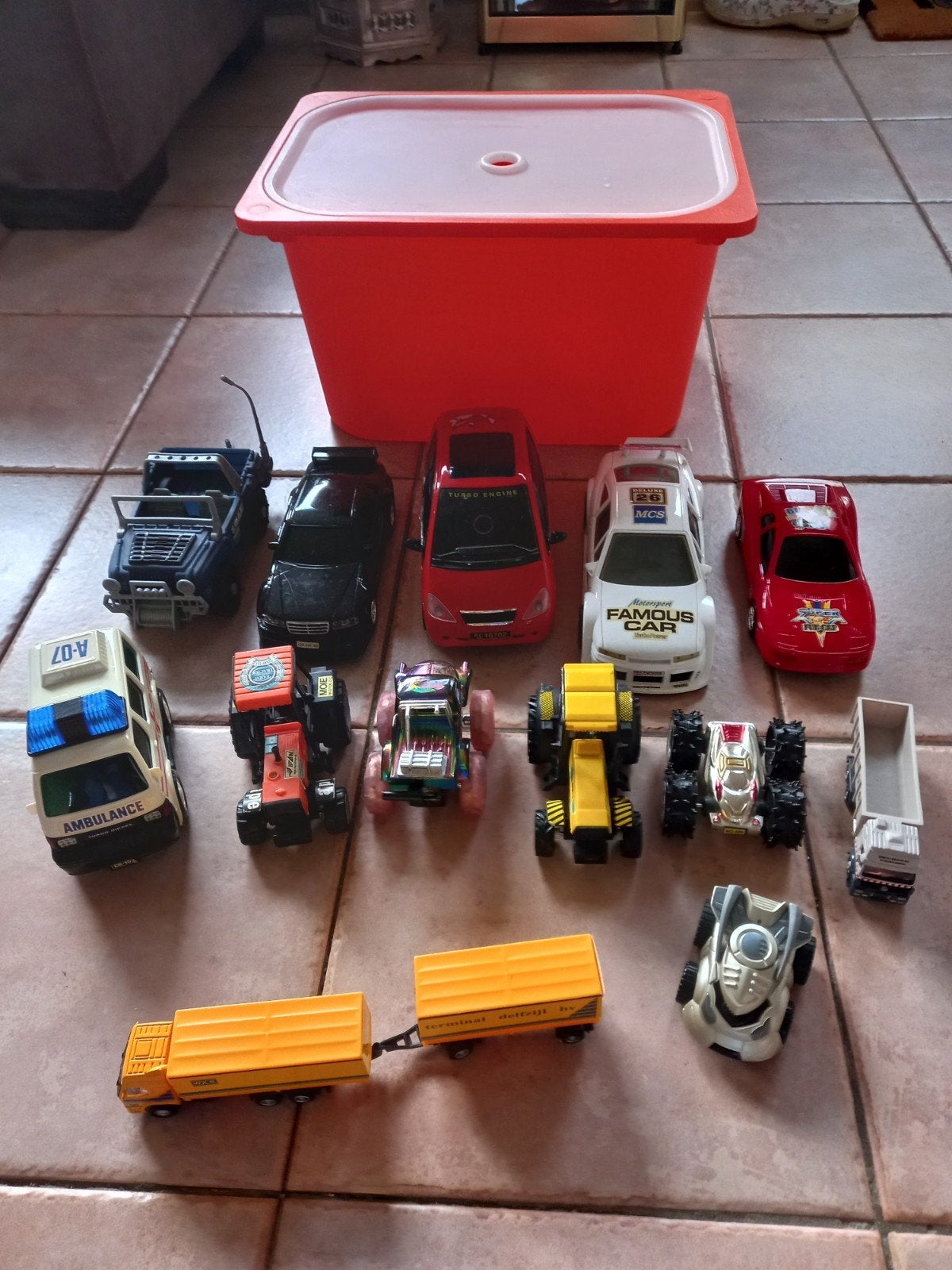 IKEA-bak met grote auto's., Ophalen, Zo goed als nieuw