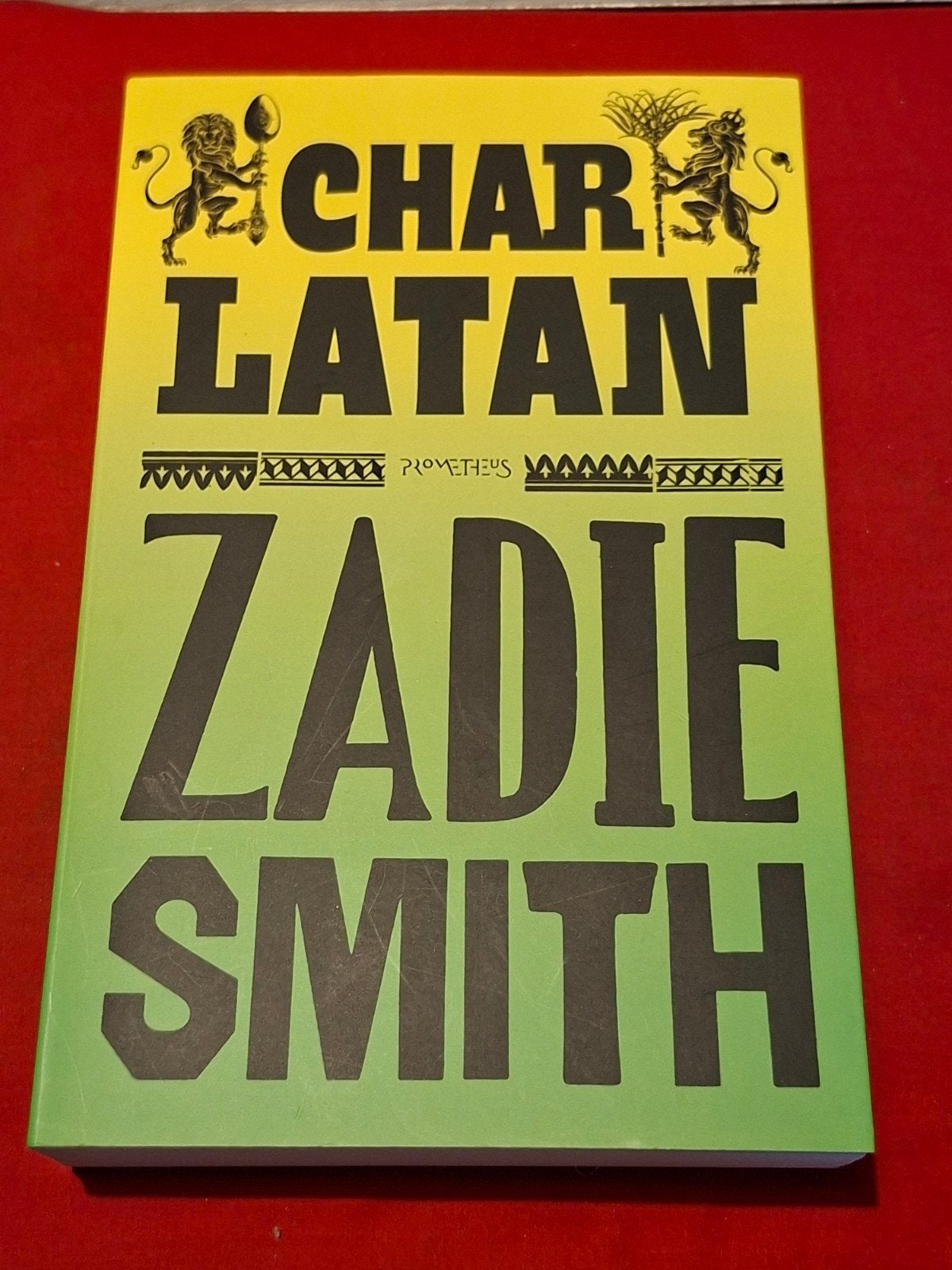 Charlatan. - Zadie Smith. 2024 uitgave. 446 blz., Ophalen of Verzenden, Zo goed als nieuw
