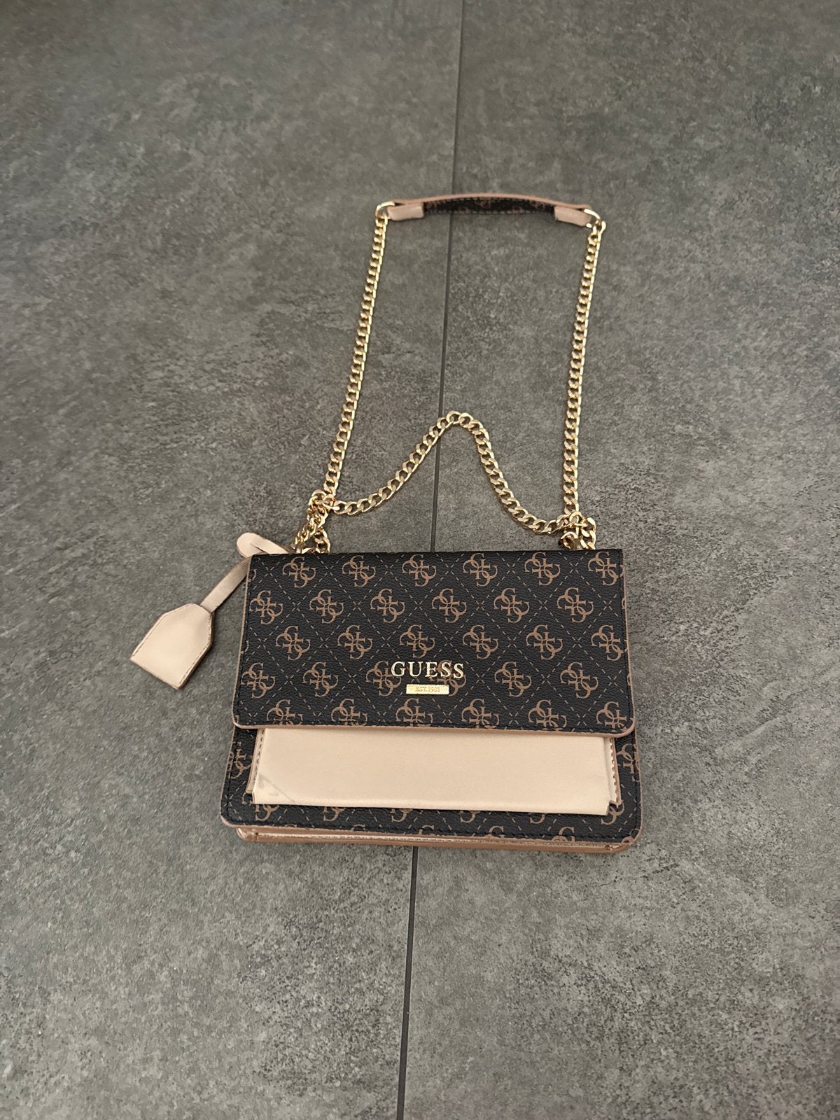 Guess tas bruin met beige details, Ophalen of Verzenden, Gebruikt, Bruin, Schoudertasje