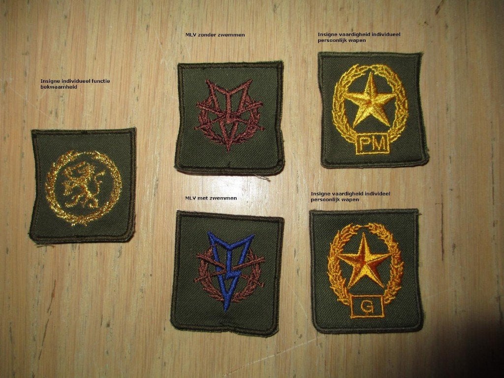 Onderscheidingen / emblemen / batches ex nl leger zie fotos., Verzamelen, Militaria | Algemeen, Ophalen of Verzenden, Landmacht
