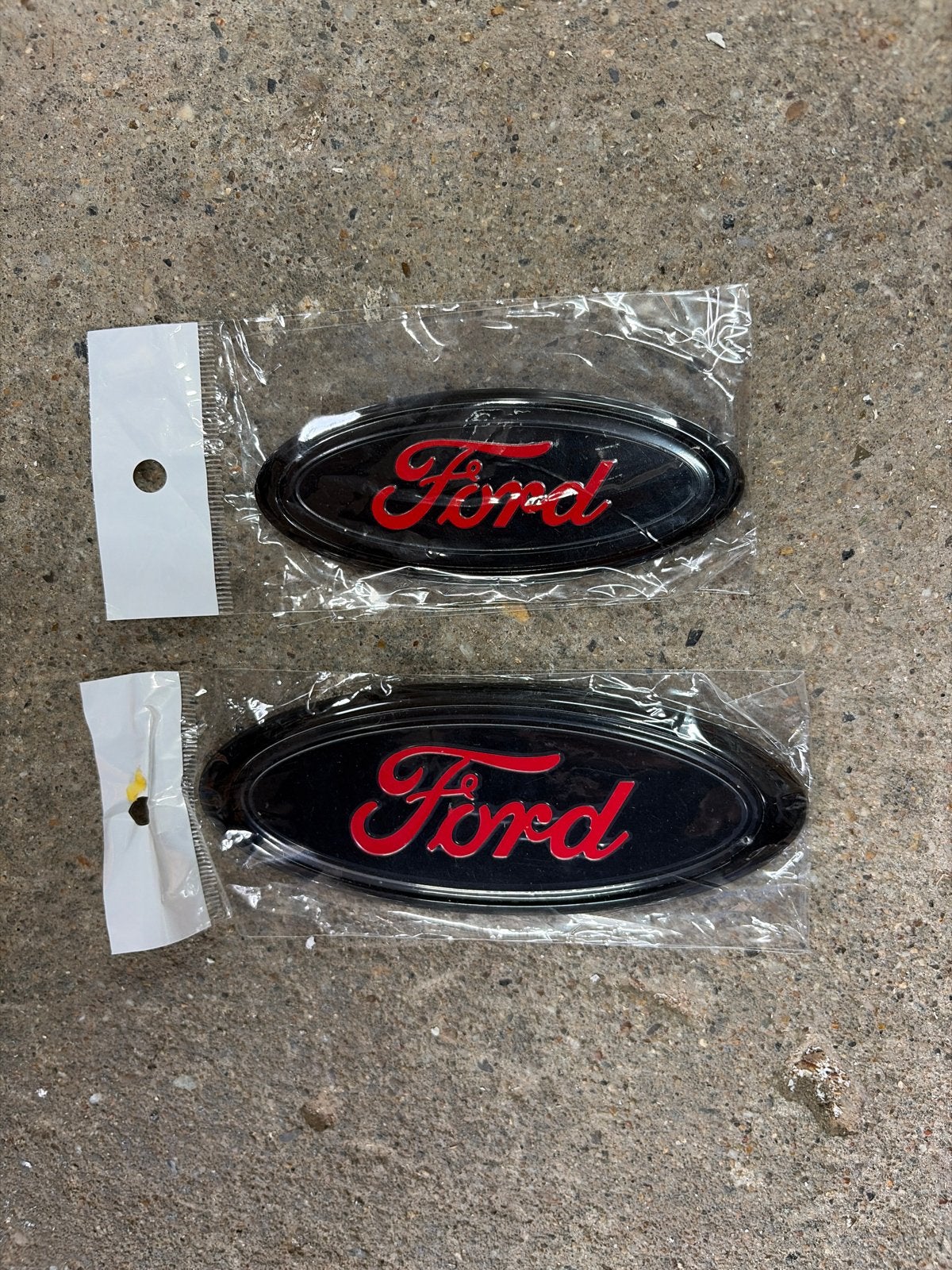Ford Emblemen Zwart Rood - Nieuw, Ophalen of Verzenden, Nieuw, Ford