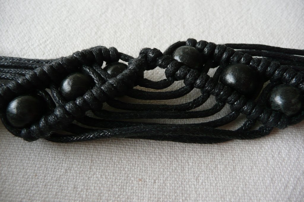 Zwarte macramé ceintuur met zwarte houten kralen, Kleding | Dames, Riemen en Ceinturen, Zwart, Tailleriem, Ophalen of Verzenden