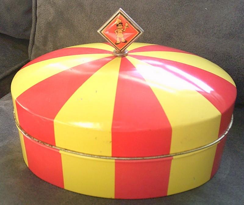 BOLLETJE jaren 70 blik in de vorm van circustent, Verzamelen, Blikken, Ophalen of Verzenden, Gebruikt, Overige, Bolletje