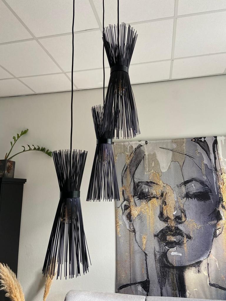 Moderne hanglamp met 3 zwarte kelken - Stijlvol design, Ophalen of Verzenden, Zo goed als nieuw, Metaal, Modern, Design, Industrieel