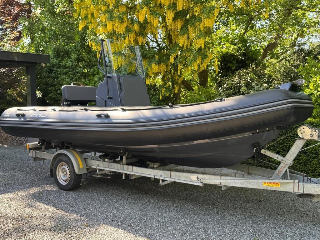 Zeer nette Zodiac Pro 5.5 met 115PK Mercury van 2023., Inclusief motor, 5 m, Zo goed als nieuw, 2 m