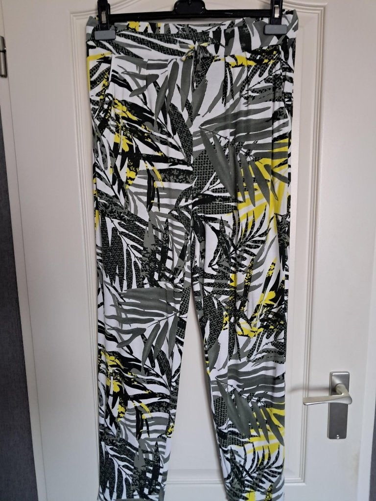 Broek Elvira  Kleur : Groen Wit  maat : M, Maat 38/40 (M), Meerkleurig, Ophalen of Verzenden, Zo goed als nieuw
