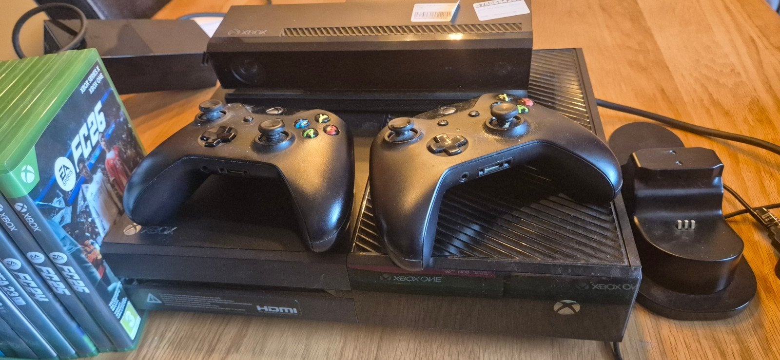 Xbox One S bundel met 2 controllers, Kinect en 20 games, Spelcomputers en Games, Ophalen, Gebruikt, Vanaf 18 jaar, Overige genres