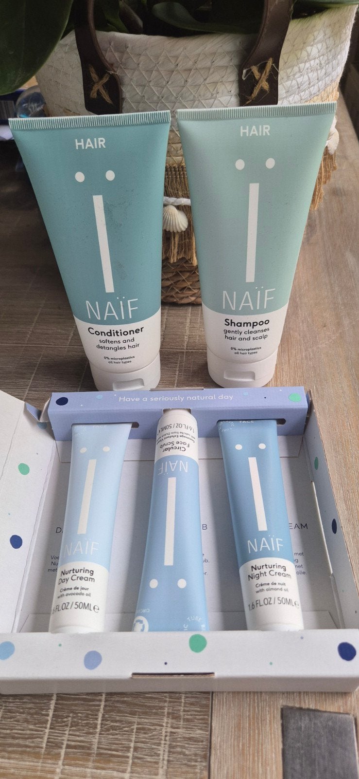 Naïf Verzorgingsset 5 Delig, Sieraden, Tassen en Uiterlijk, Uiterlijk | Lichaamsverzorging, Ophalen of Verzenden, Nieuw, Bad & Douche