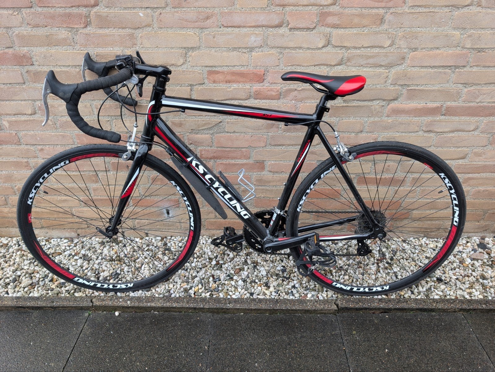 KS Cycling racefiets, zwart/rood, 14 versnellingen, 28 inch, 10 tot 15 versnellingen, Zo goed als nieuw, Trommelrem