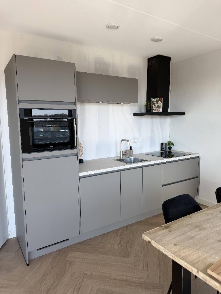 Gloednieuwe keuken met inbouwapparatuur, Ophalen, Nieuw, Enkelwandige keuken, Greeploos