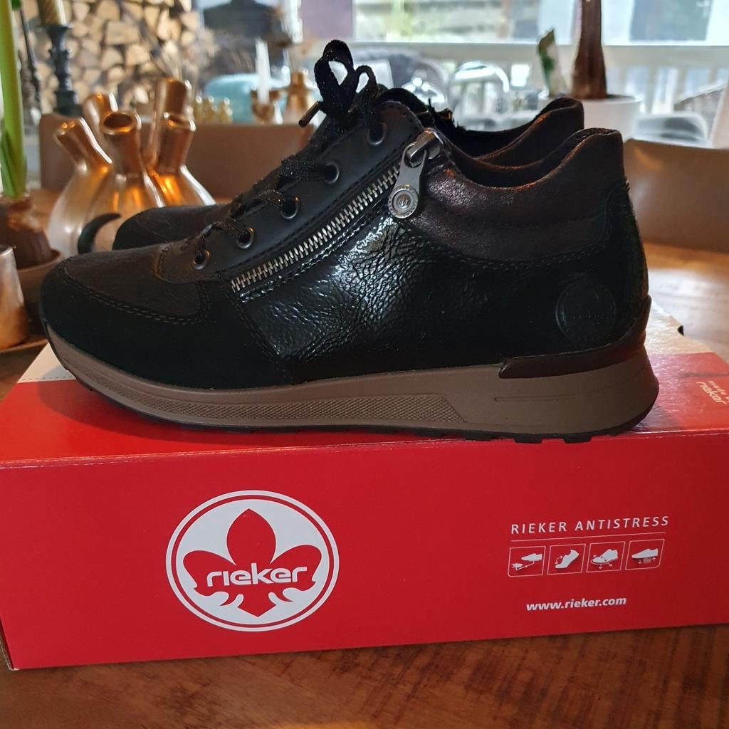 Nieuwe Rieker sneakers - nooit gedragen maat 40, Kleding | Dames, Schoenen, Zwart, Nieuw, Ophalen of Verzenden, Sneakers of Gympen
