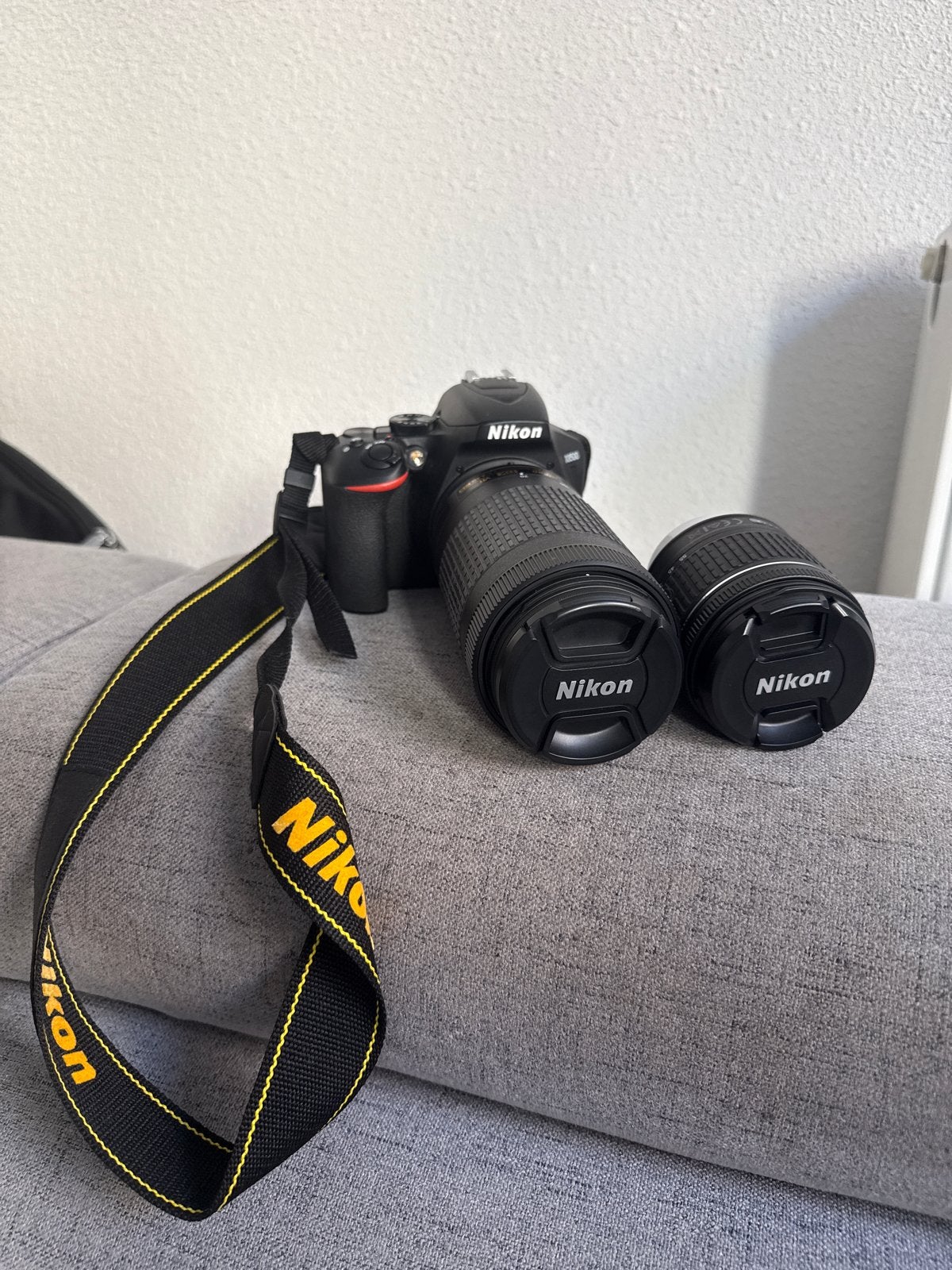 Nikon D3500 spiegelreflexcamera met extra zoomlens + statief, Ophalen, Spiegelreflex, Zo goed als nieuw, Accu