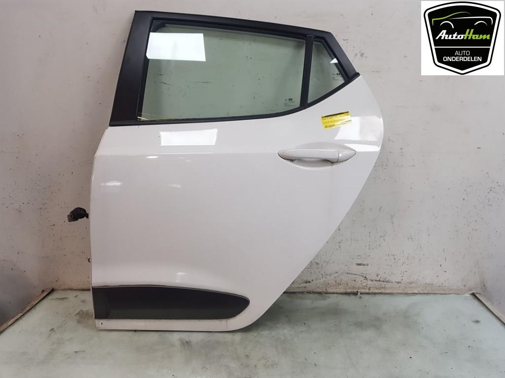 Portier Links Achter Hyundai i10 (B5) 2014 77003B9011, Hyundai Motor Deutschland GmbH, Gebruikt, Hyundai, Kaiserleipromenade 5, Offenbach am Main 63067, , Duitsland
