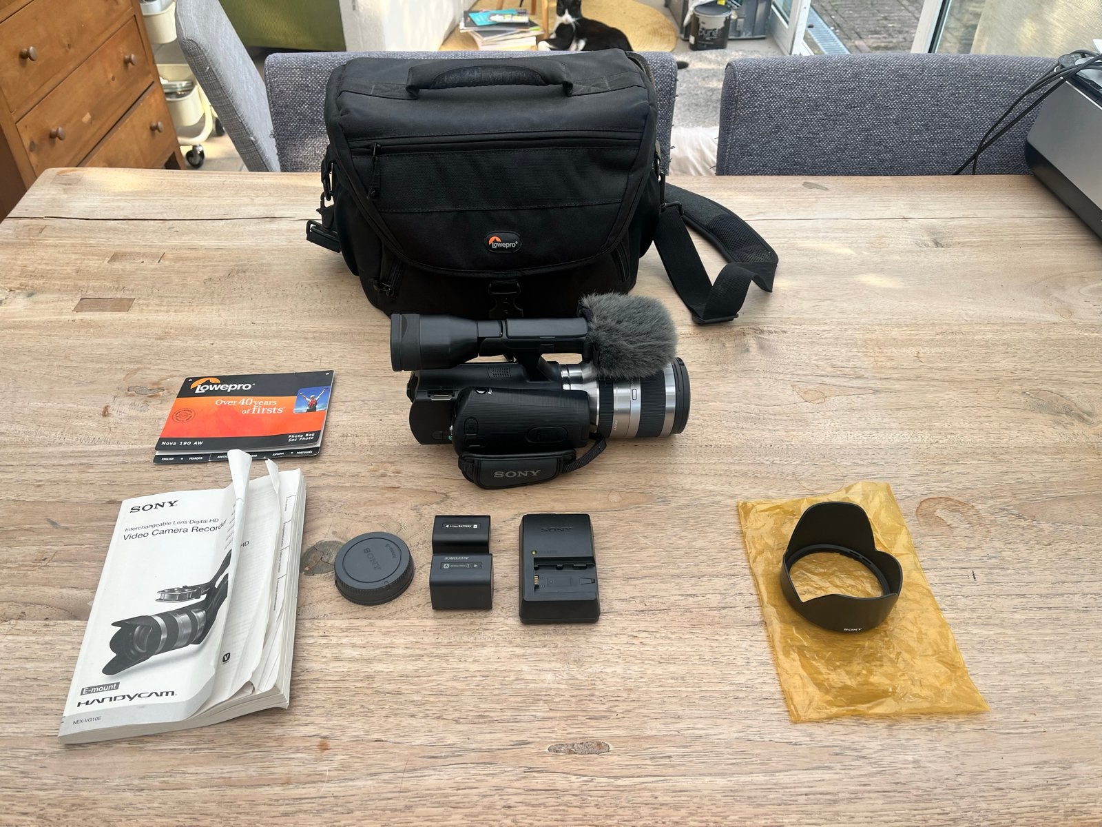 Sony NEX-VG10 camera met lens, oplader en accessoires, Full HD, Gebruikt, 20x of meer, Ophalen of Verzenden