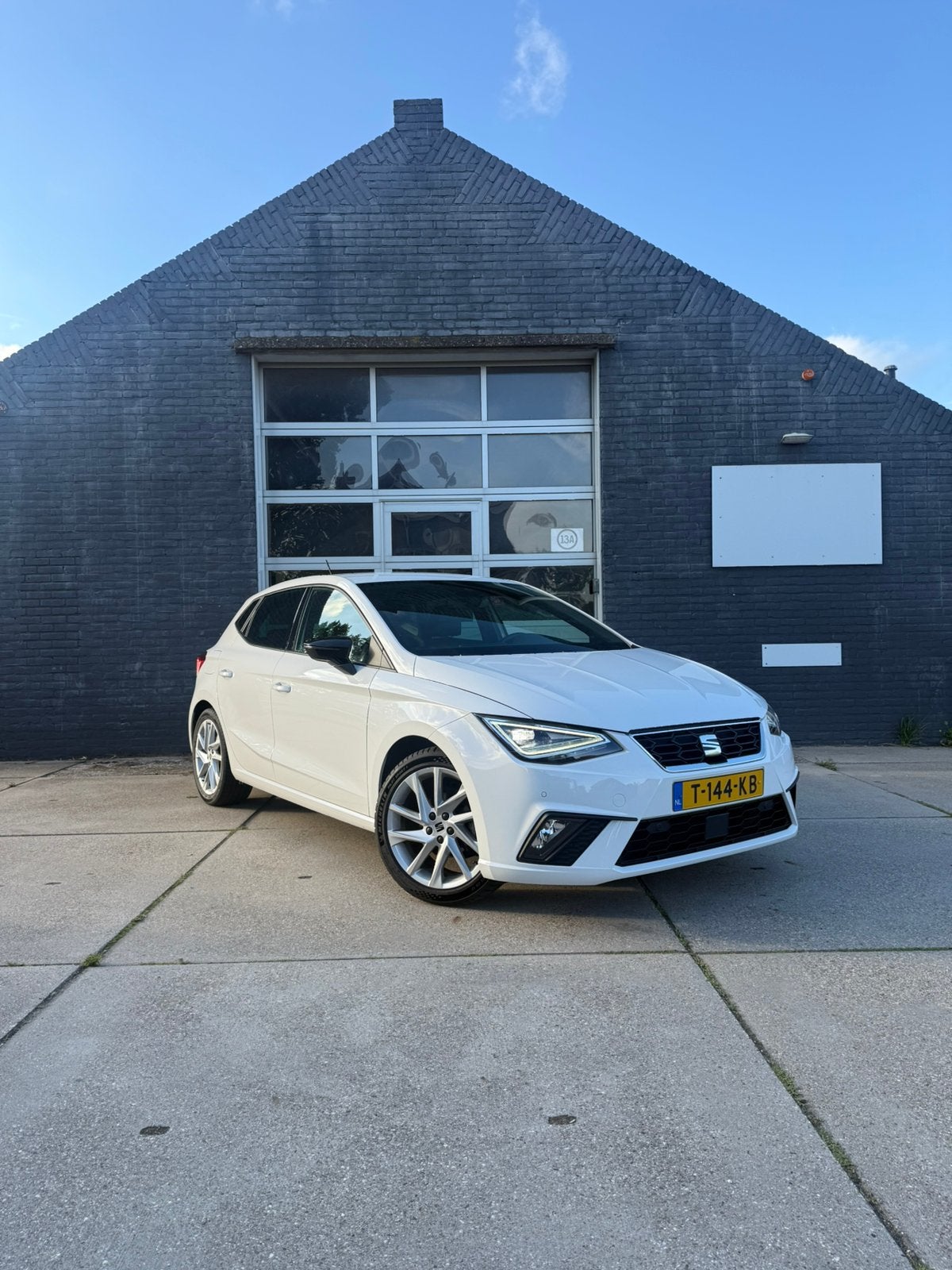 Seat Ibiza FR 1.0TSI Facelift/Virtual cockpit/Carplay, Voorwielaandrijving, 40 €/maand, Zwart, Parkeerassistent