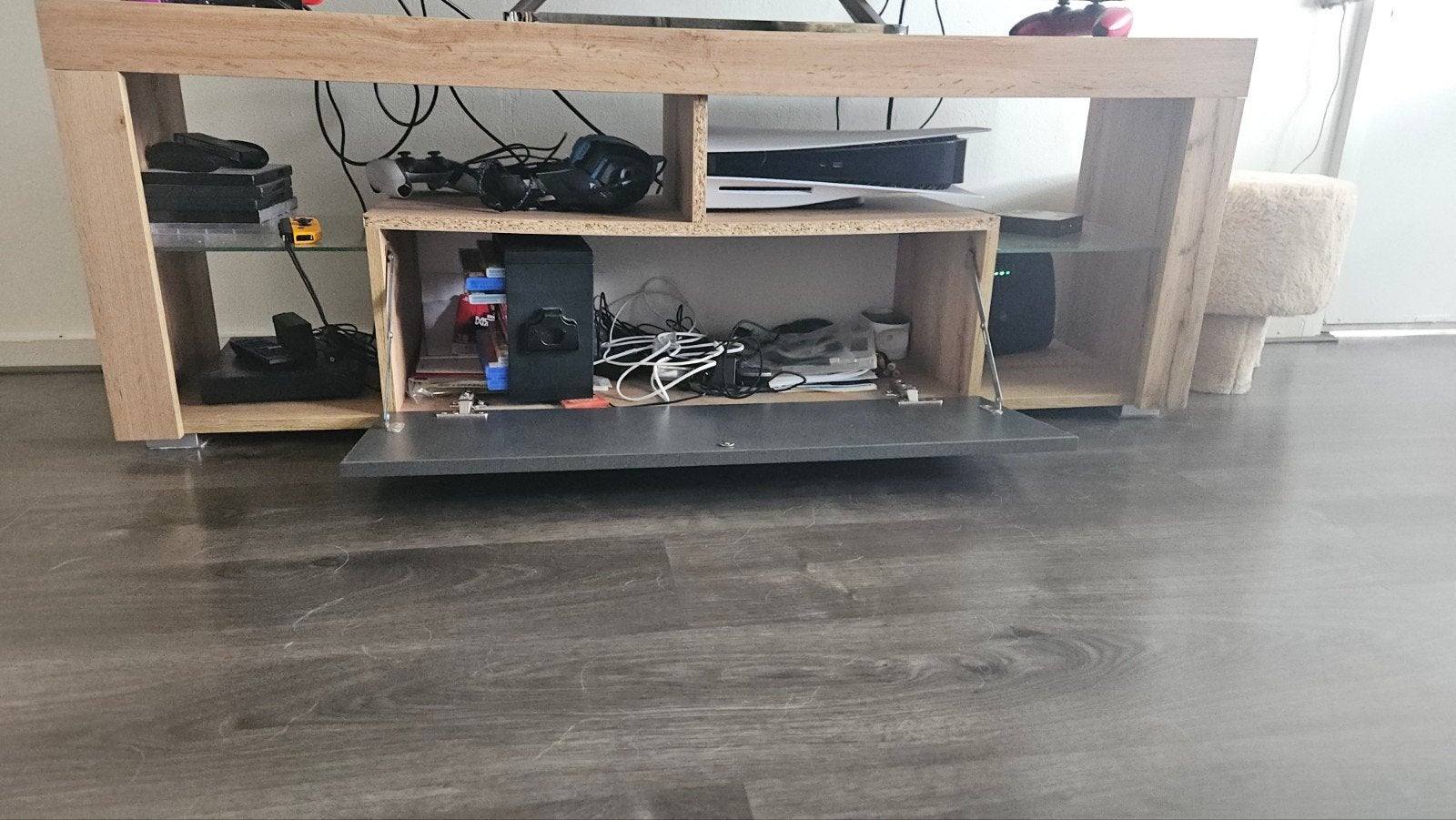Moderne tv-kast - 140x35x50 cm - Ophalen tussen 17-23 aug, Ophalen