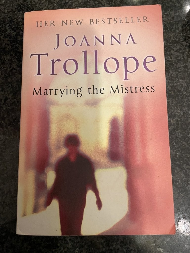 Marrying the mistress / joanna trollope, Ophalen of Verzenden, Zo goed als nieuw