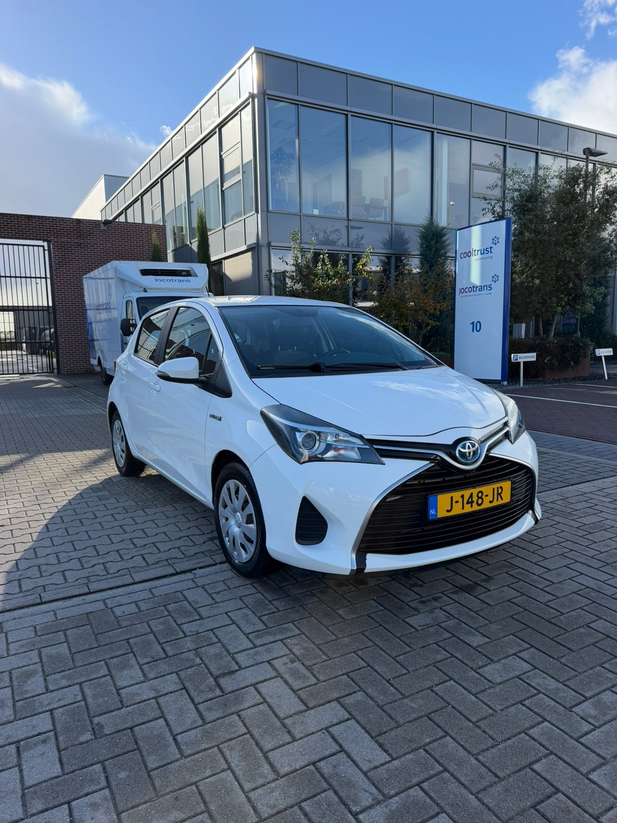 Toyota Yaris 1.5 HSD 55KW 5DRS 2016 Wit, Auto's, 4 cilinders, Geïmporteerd, 1060 kg, Te koop