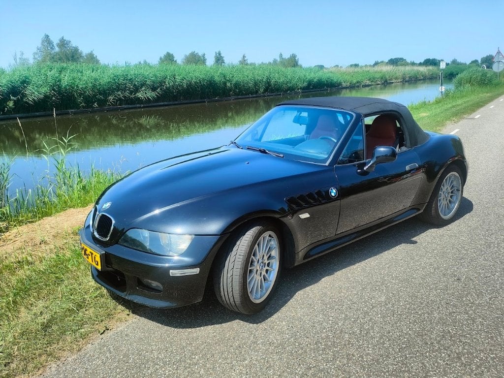 BMW Z3 2.2 I Roadster 2002 6 cilinder roodleren bekleding, Auto's, 2171 cc, Achterwielaandrijving, Cabriolet, Zwart