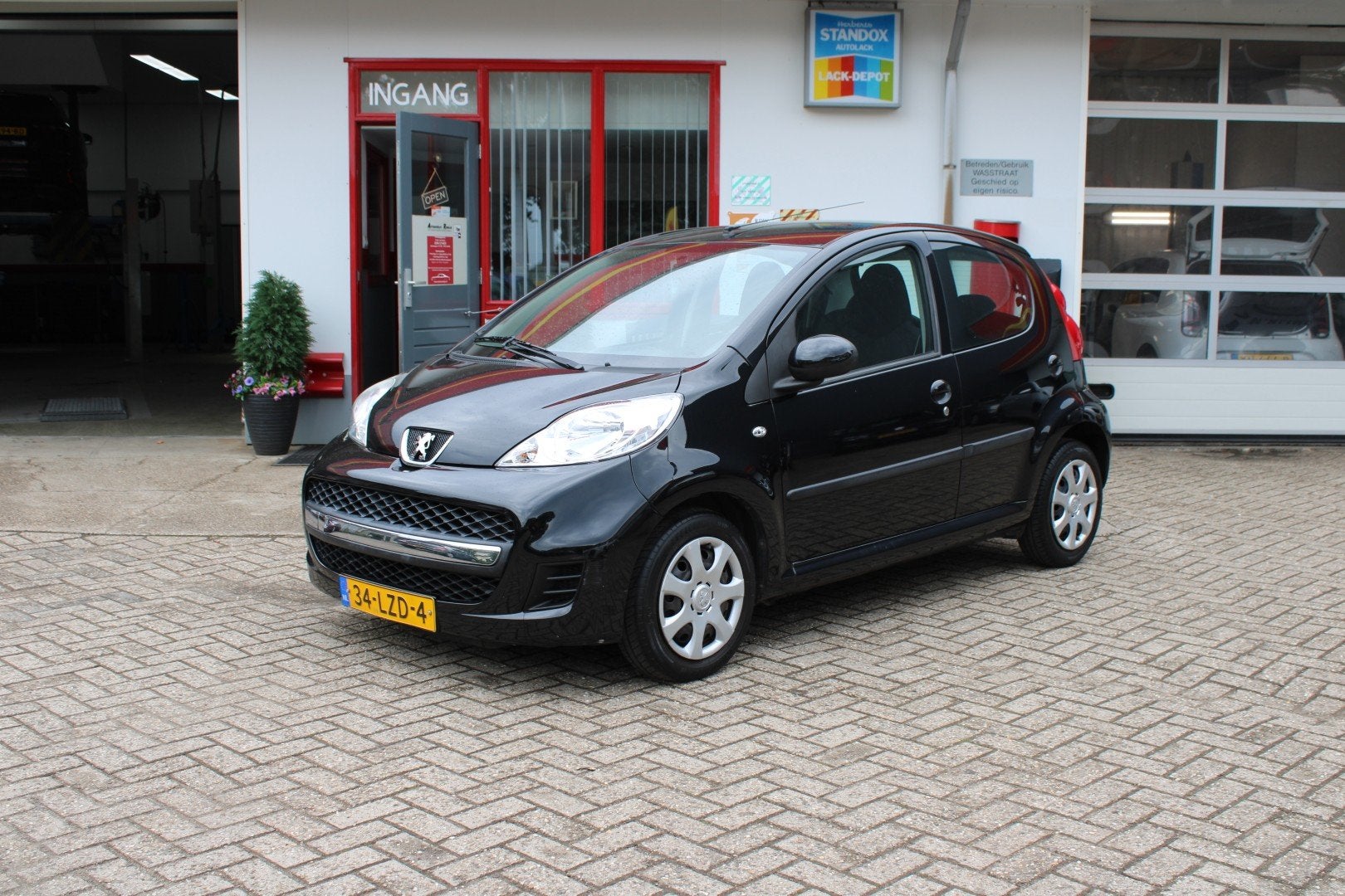 Peugeot 107 1.0 12V 5DR AIRCO / NETTE AUTO / NAP, Gebruikt, Elektrische ramen, 4 stoelen, Origineel Nederlands