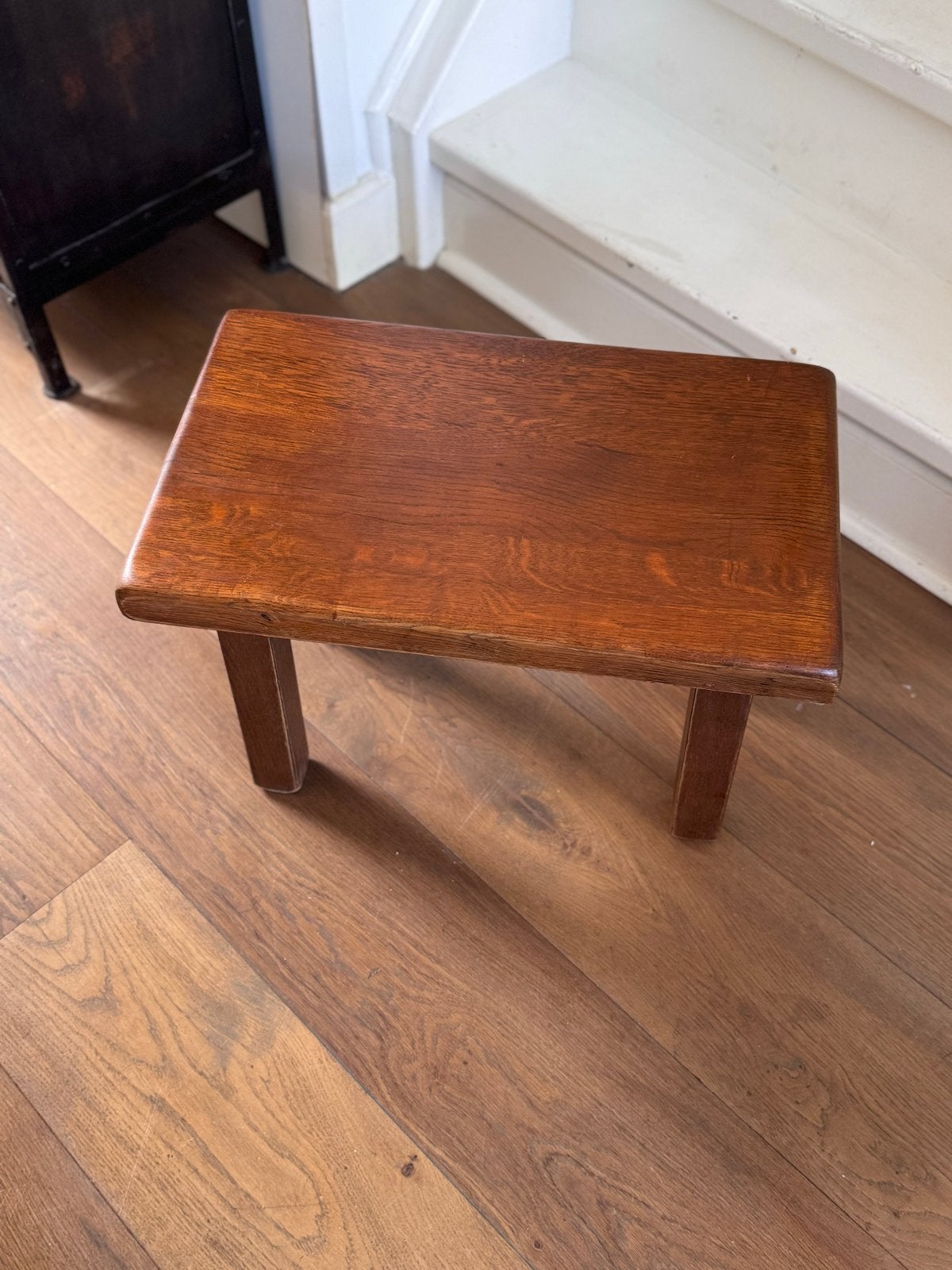 Vintage massief houten bijzet tafeltje, Huis en Inrichting, Tafels | Bijzettafels, Ophalen, Minder dan 45 cm, Minder dan 55 cm