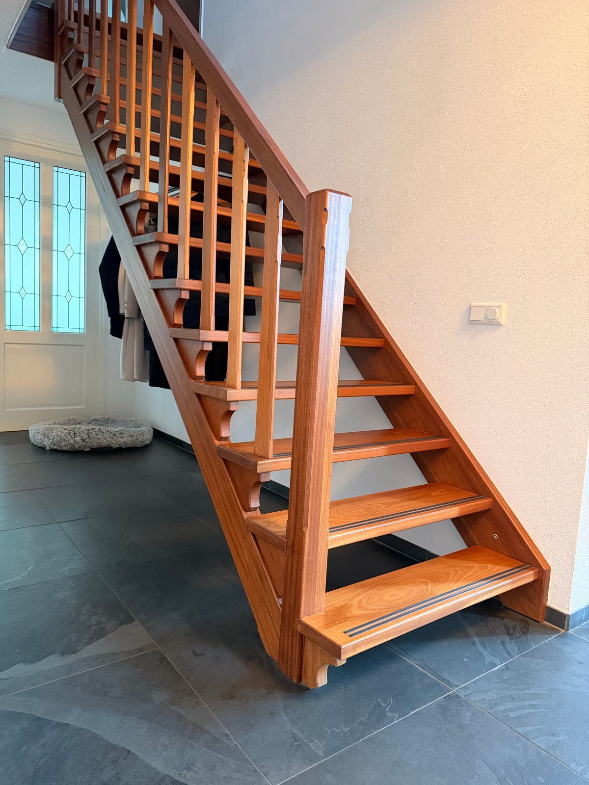 Massief houten trap Mahoni met balustrade, Ophalen, Gebruikt, Trap, 2 tot 4 meter