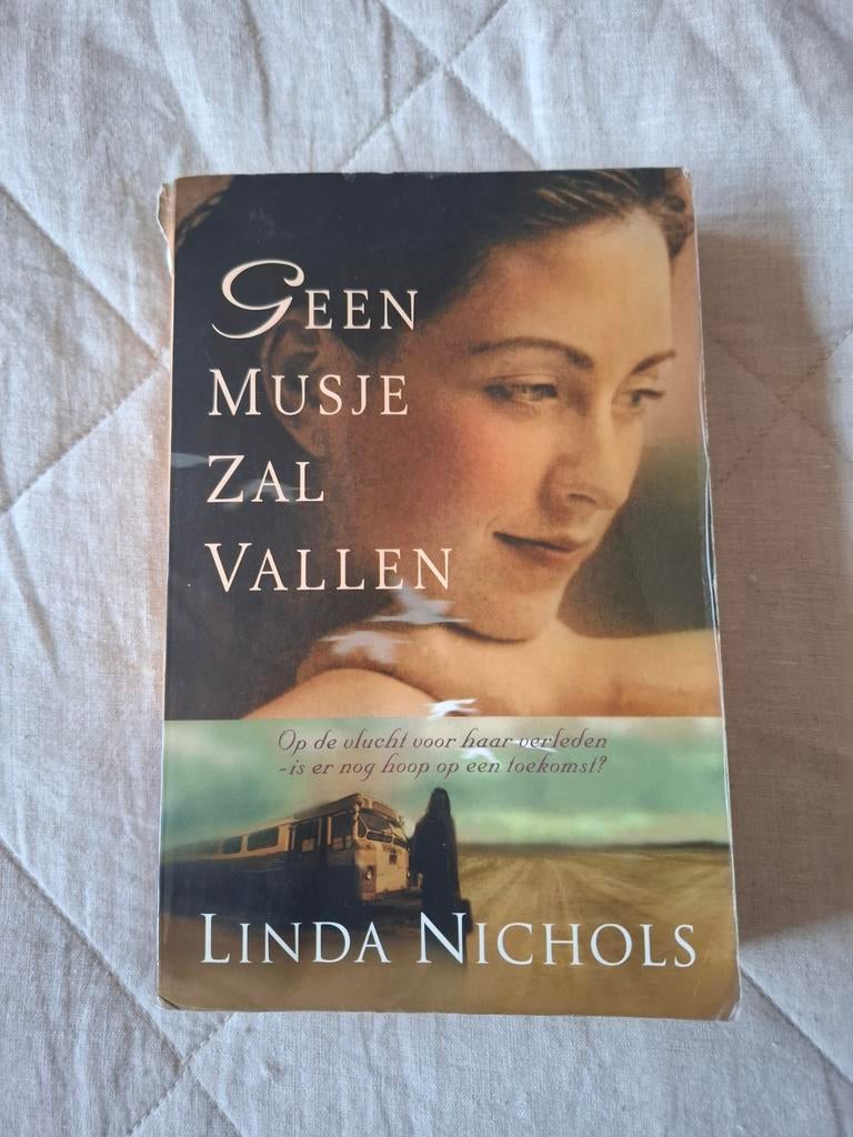 Geen Musje Zal Vallen - Linda Nichols (Roman), Boeken, Ophalen of Verzenden, Gelezen, Linda Nichols, Nederland