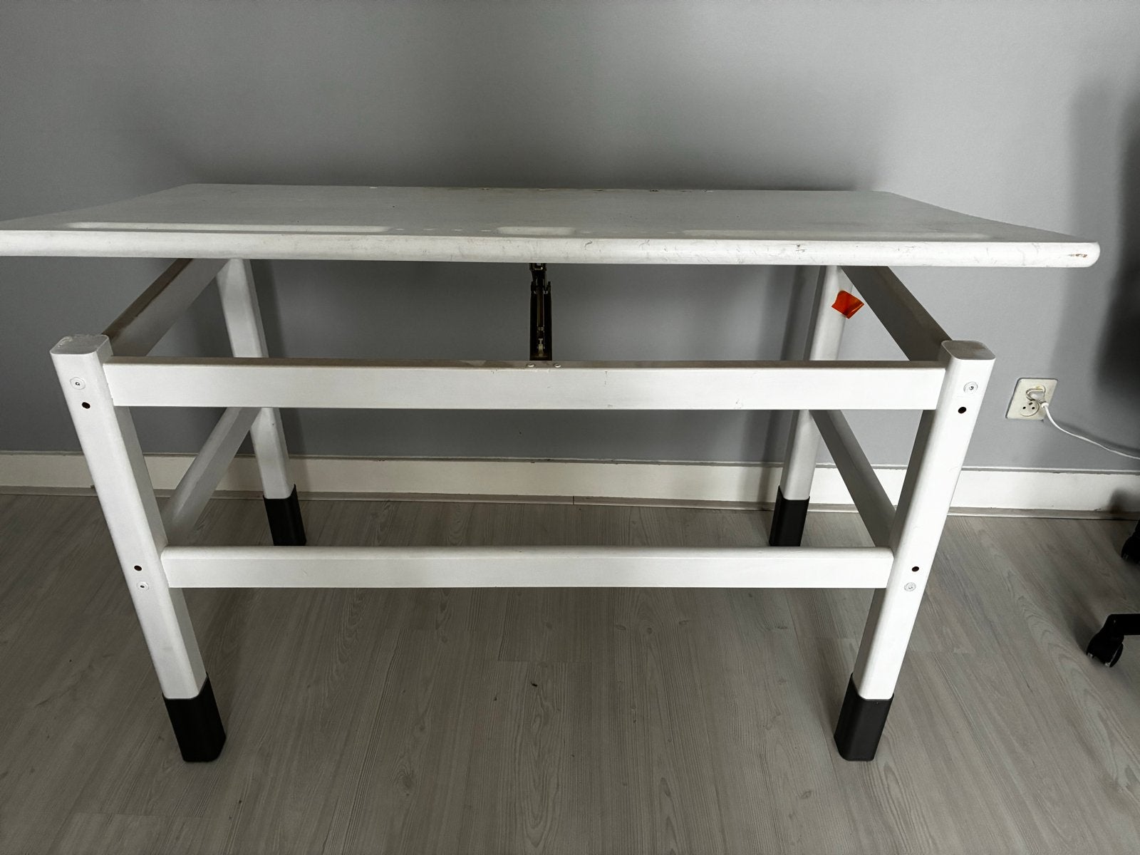 Tekentafel / Bureau - Wit, verstelbaar, Ophalen, Gebruikt, Minder dan 130 cm