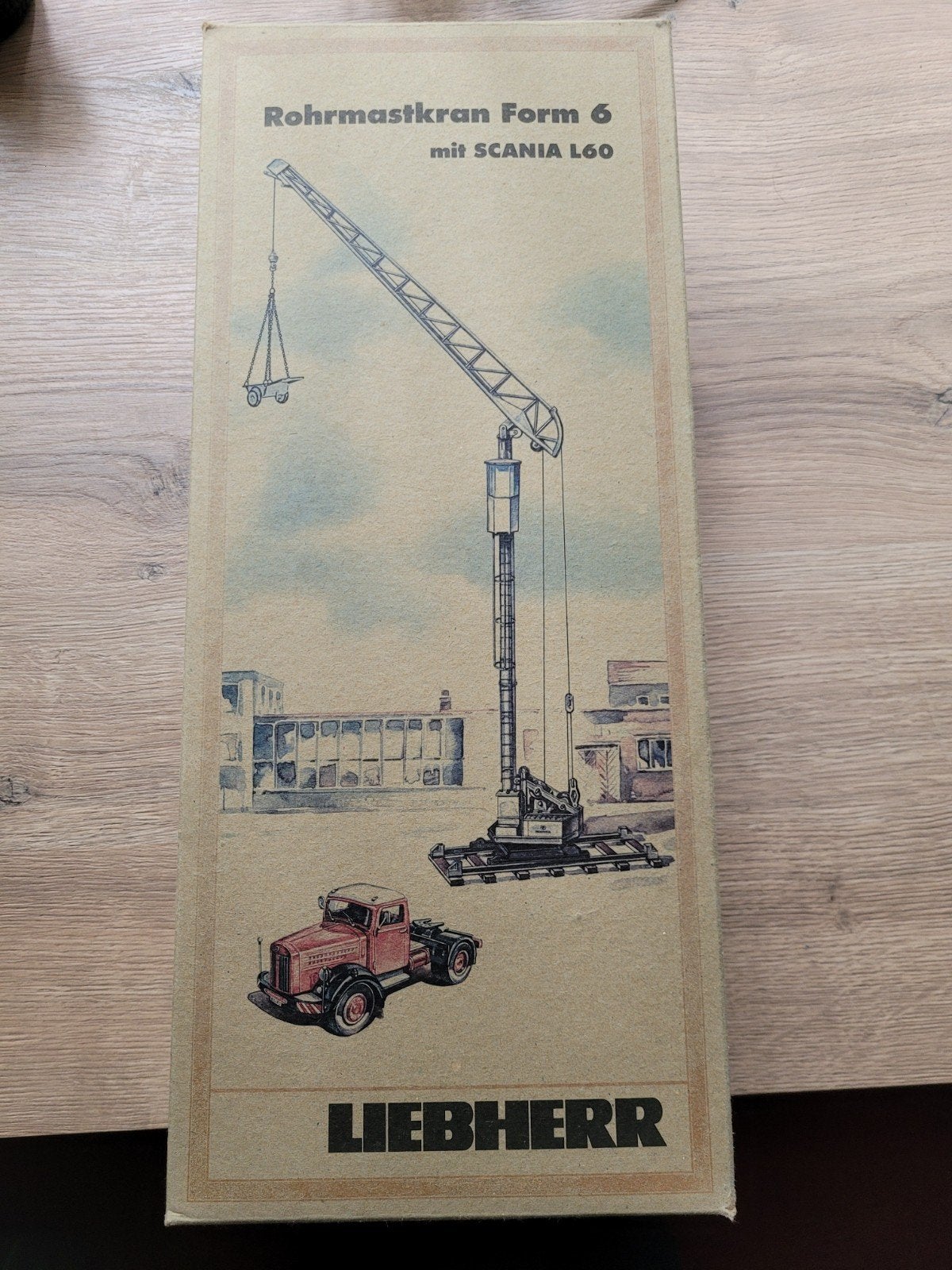 liebherr form 6, Hobby en Vrije tijd, Ophalen, Nieuw, Groter dan 1:32