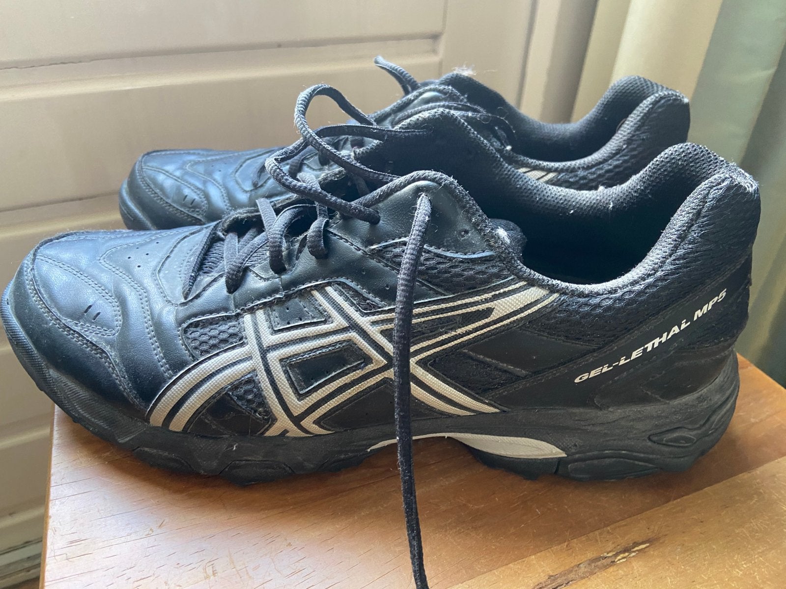 Hockey schoenen kunstgras Asics maat 45, Sport en Fitness, Hockey, Ophalen of Verzenden, Zo goed als nieuw, Schoenen