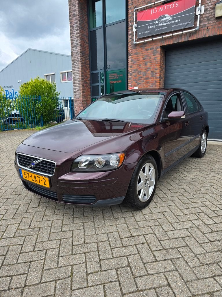 Volvo S40 2.4 Elite automaat nwe apk, Auto's, 1357 kg, Gebruikt, Zwart, Overige kleuren