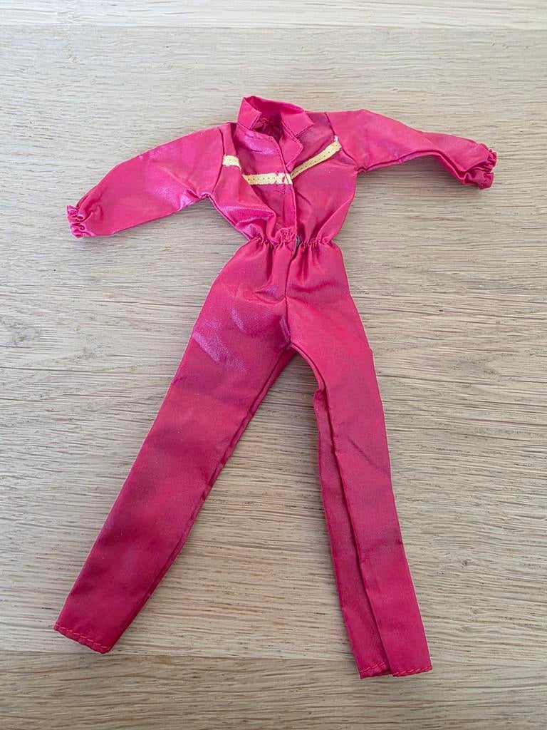 Sindy Pedigree motorcycle jumpsuit, Ophalen of Verzenden, Zo goed als nieuw, Barbie