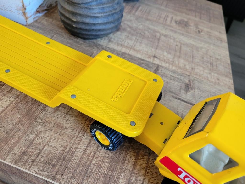 Vrachtauto met dieplader, Kinderen en Baby's, Speelgoed | Speelgoedvoertuigen, Tonka, Nieuw, Ophalen of Verzenden, Tonka