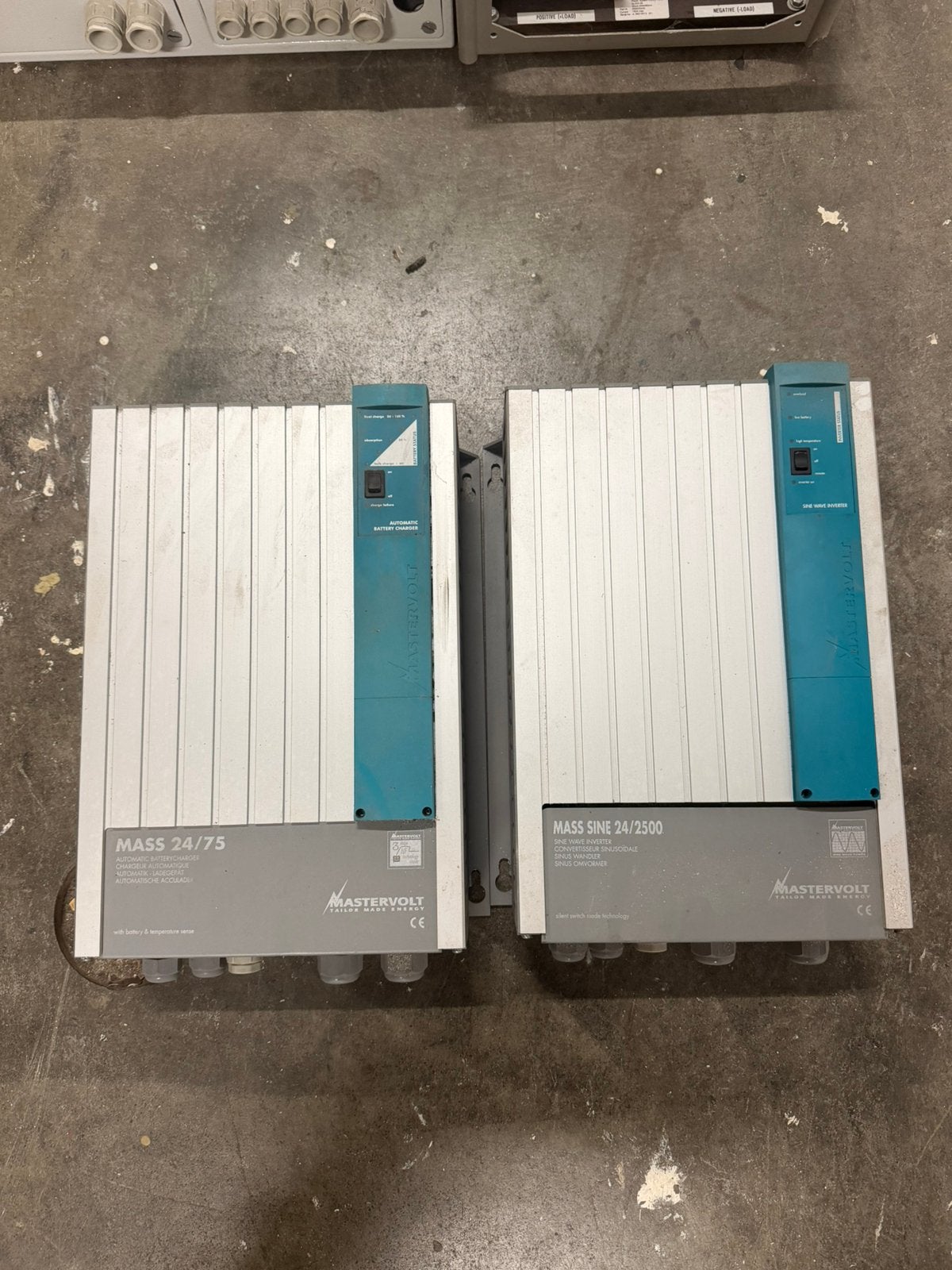 Mastervolt omvormer 24/2500 en acculader 24/75, Ophalen, Gebruikt, Overige typen
