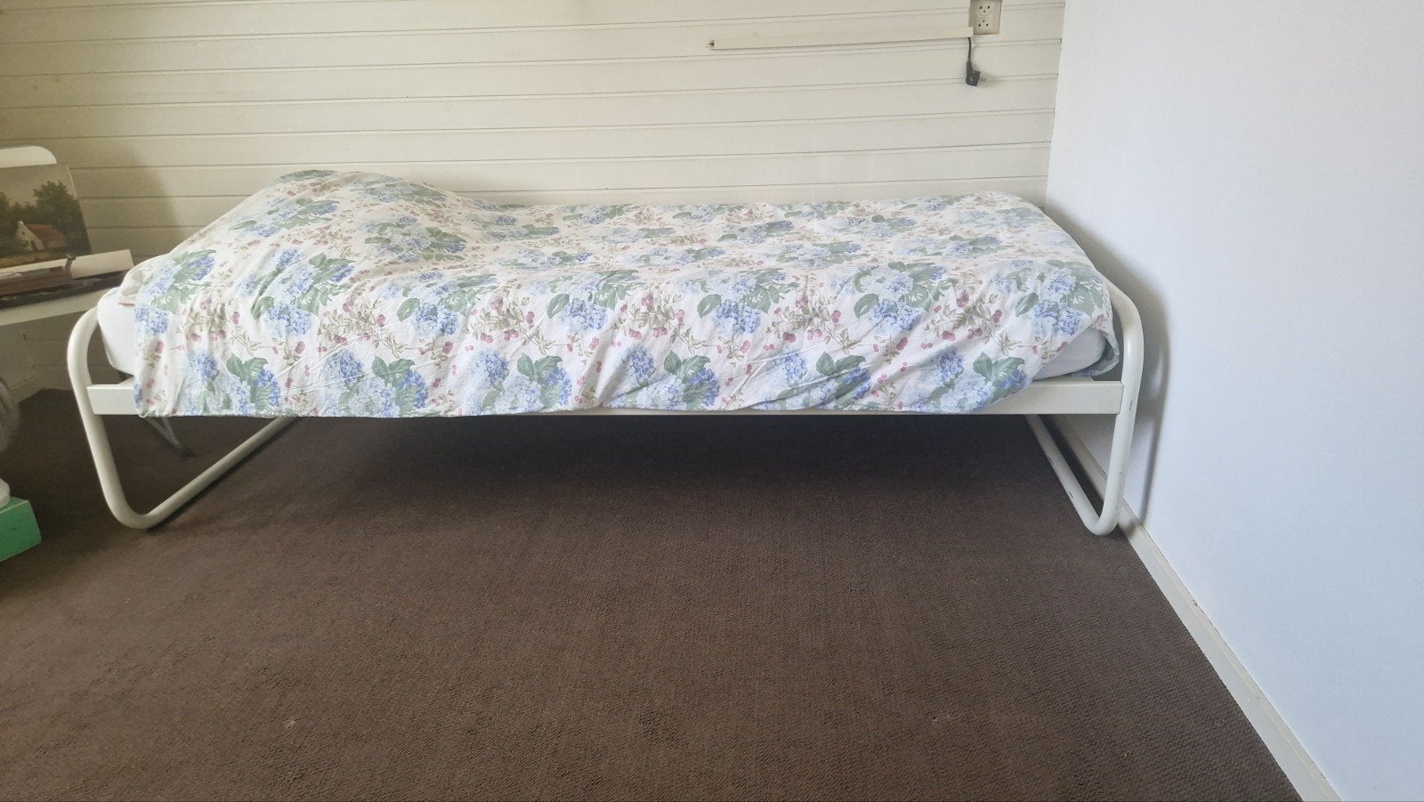 Eenpersoonsbed met metalen frame en lattenbodem, Ophalen, Gebruikt, 90 cm, Wit