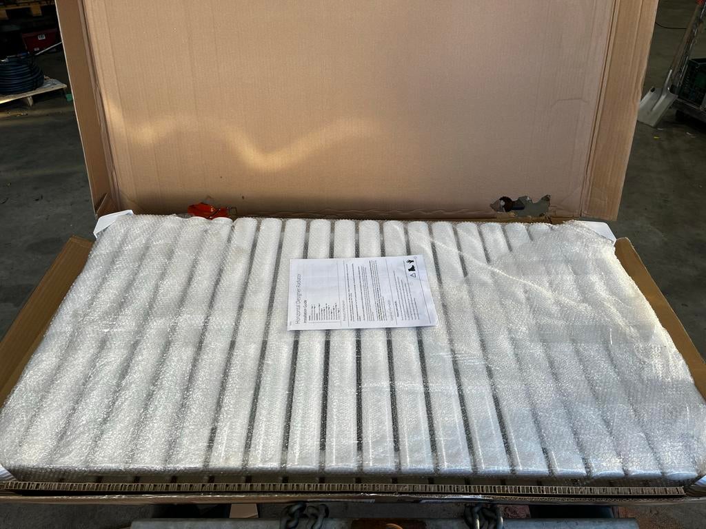 Hudson Reed radiator 63,5x118cm (lichte schade), Ophalen, 30 tot 80 cm, Radiator, Nieuw
