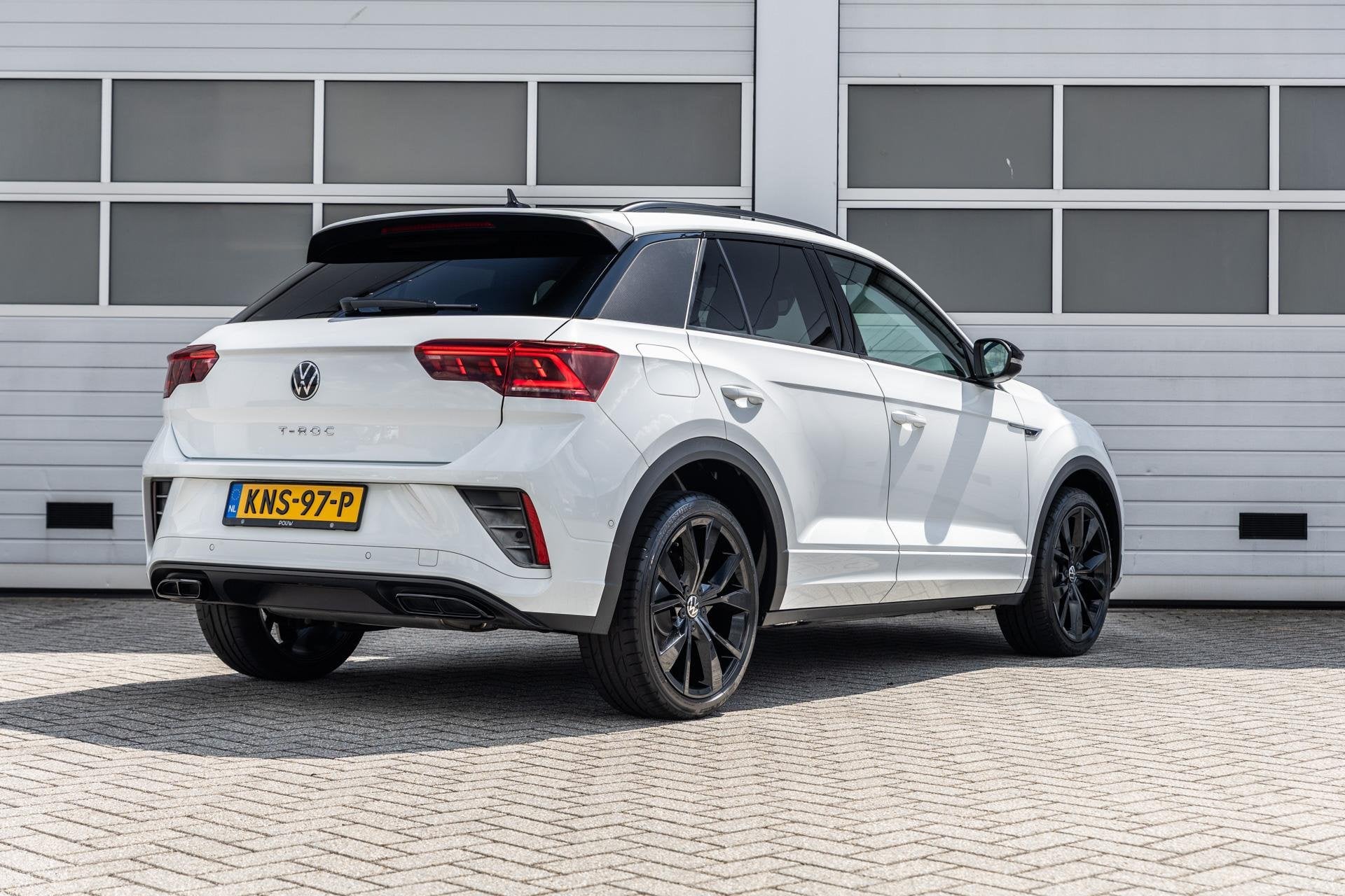 Volkswagen T-Roc 1.5 TSI 150pk DSG R-Line | Trekhaak | Stoel, 12 maanden, 4 cilinders, Wit, Bedrijf