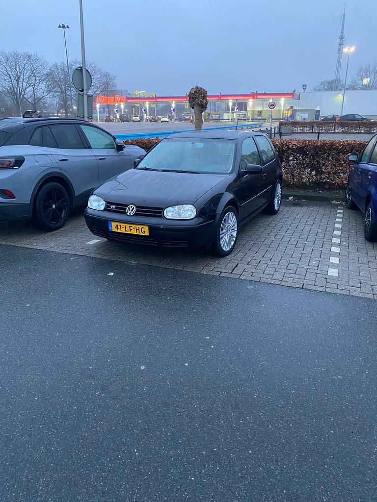Volkswagen Golf 2.3 V5 125KW 2002 Zwart 195xxx NAP, Voorwielaandrijving, Metallic lak, Beige, Zwart