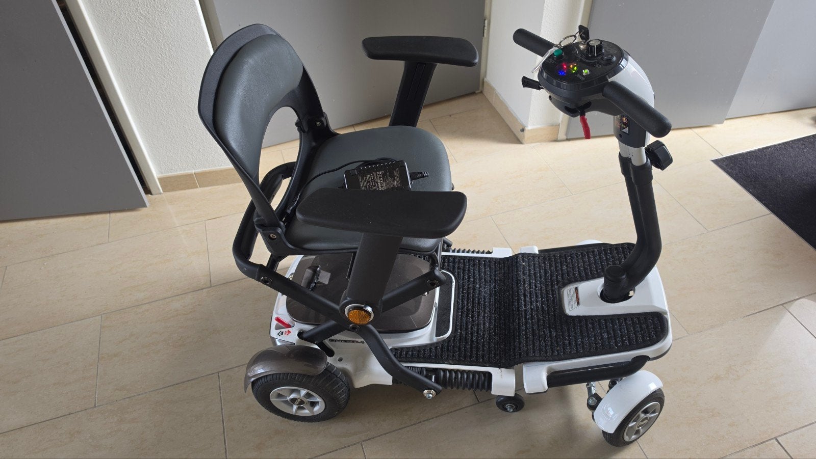 Pride Quest 4 opvouwbare scootmobiel met armleuningen, Diversen, Ophalen, Zo goed als nieuw, Elektrische rolstoel