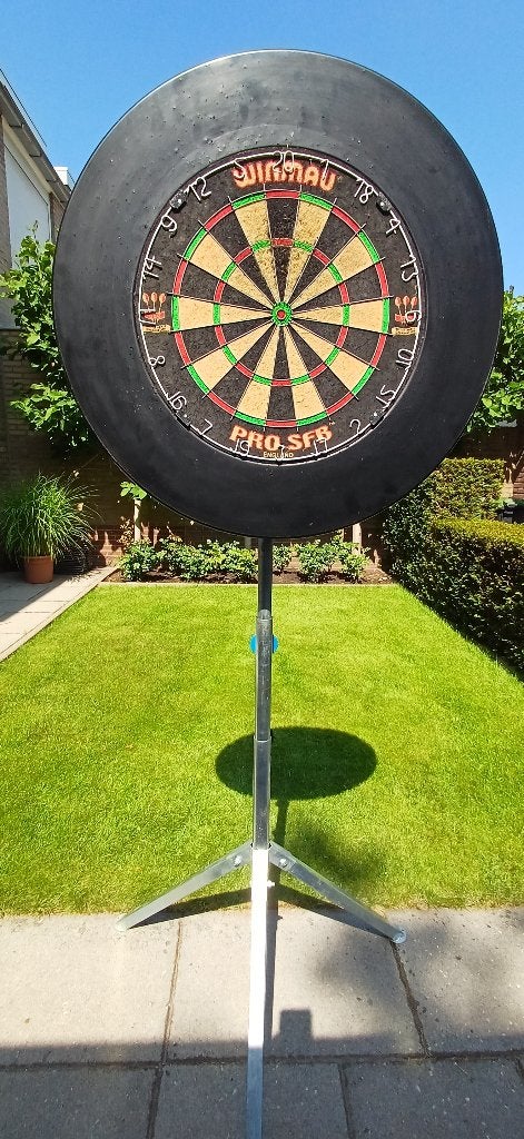 Winmau Pro SFB Dartboard met surround en standaard, Ophalen, Gebruikt, Dartbord